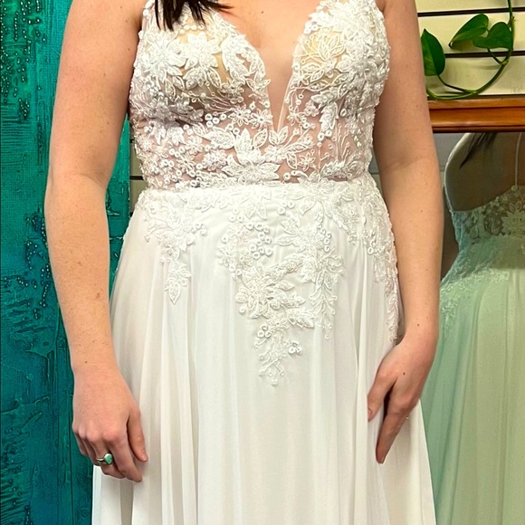Wedding or Prom Dress - Picture 1 of 12